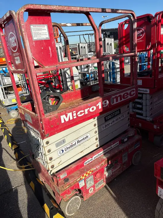 2018 MEC MICRO 19 Scissor Lift