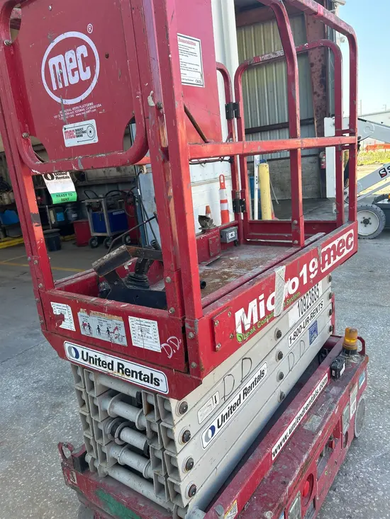 2019 MEC MICRO 19 Scissor Lift