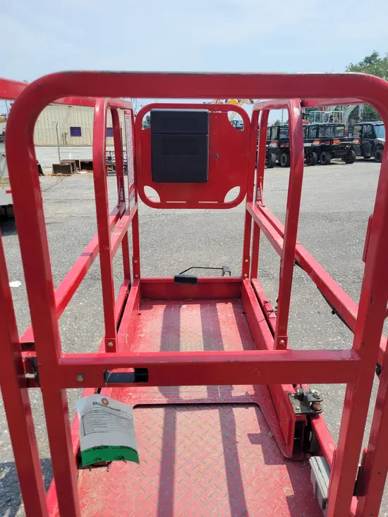 2018 MEC MICRO 19 Scissor Lift