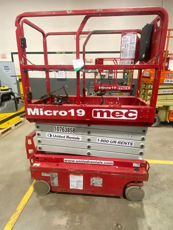 2018 MEC MICRO 19 Scissor Lift