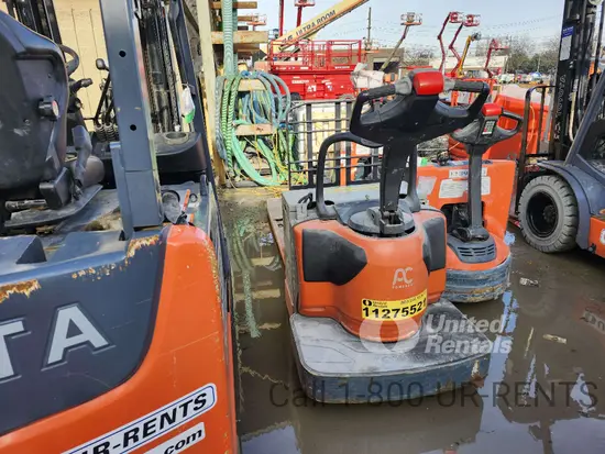 2021 Toyota 8HBE30 Jack