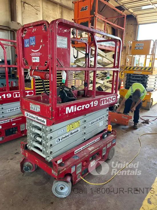 2018 MEC MICRO 19 Scissor Lift