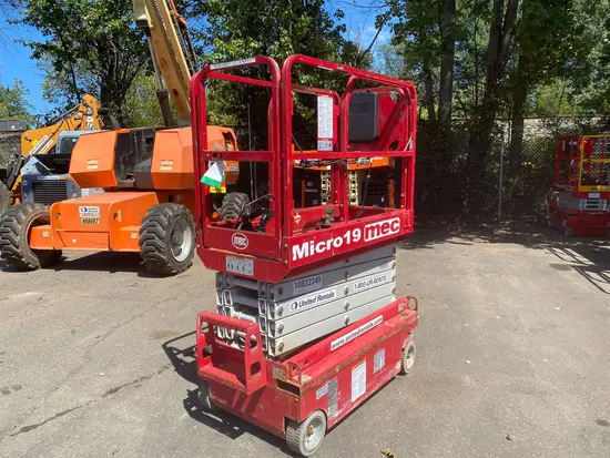 2018 MEC MICRO 19 Scissor Lift