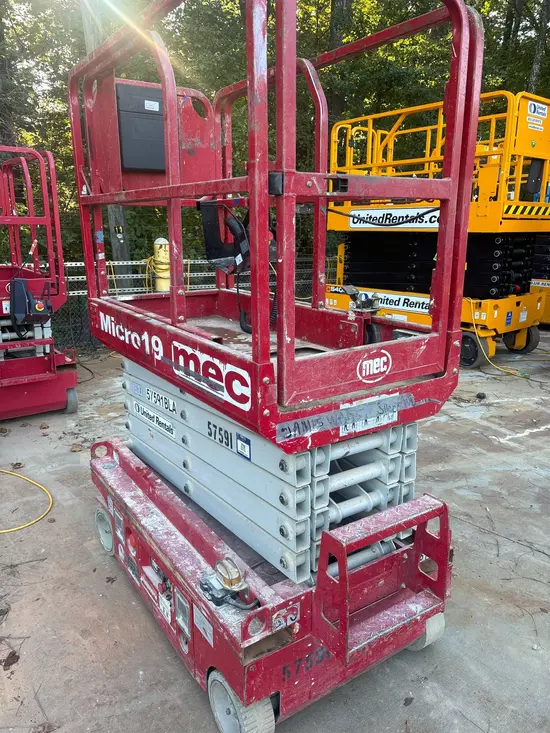 2018 MEC MICRO 19 Scissor Lift
