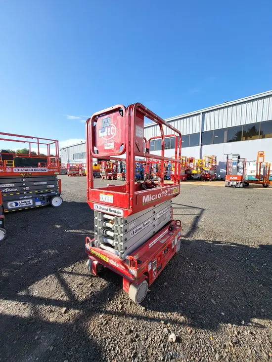 2019 MEC MICRO 19 Scissor Lift