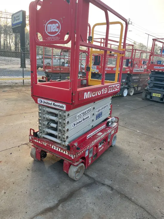 2018 MEC MICRO 19 Scissor Lift