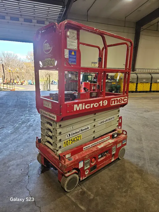 2018 MEC MICRO 19 Scissor Lift