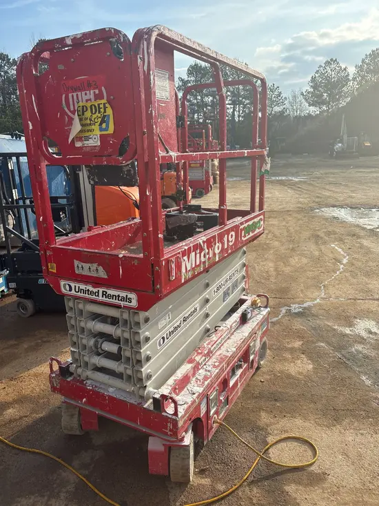 2019 MEC MICRO 19 Scissor Lift