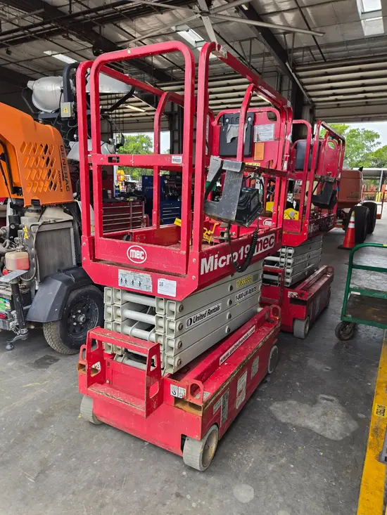 2018 MEC MICRO 19 Scissor Lift