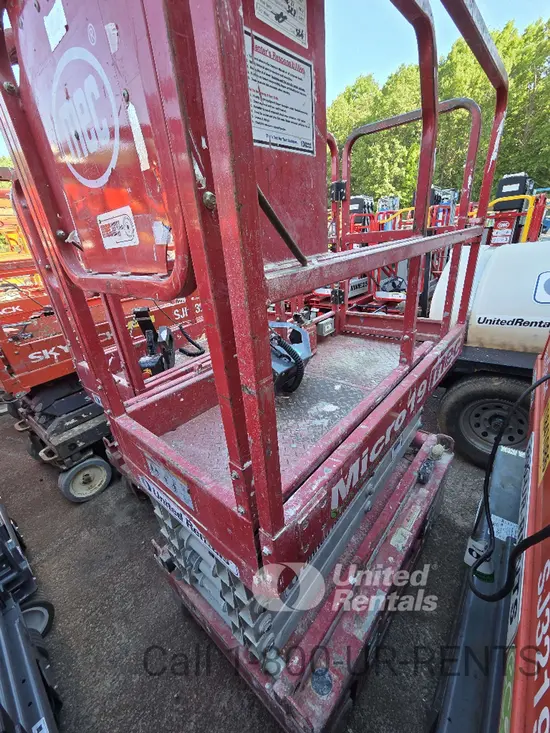 2019 MEC MICRO 19 Scissor Lift