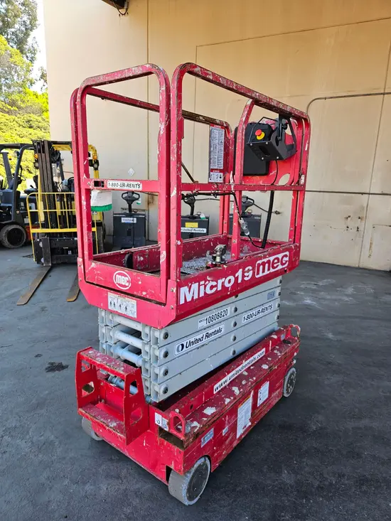 2018 MEC MICRO 19 Scissor Lift