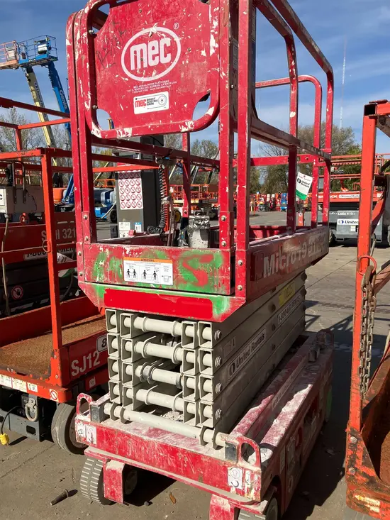 2018 MEC MICRO 19 Scissor Lift