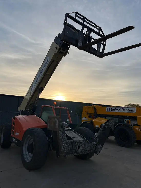 2016 JLG 1055 Forklift