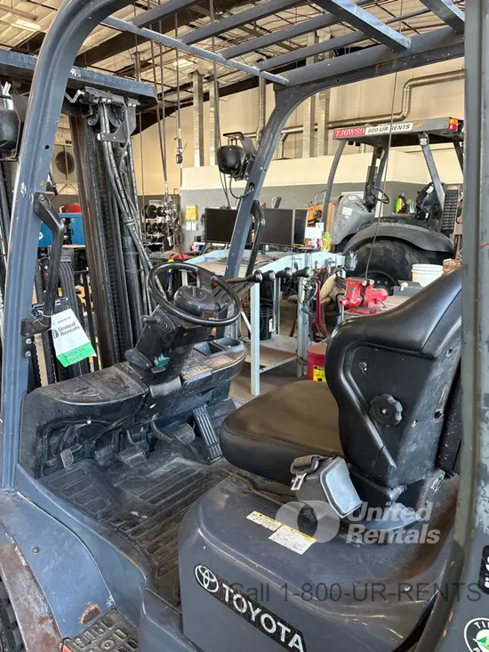 2018 Toyota 8FDU25 Warehouse Forklift
