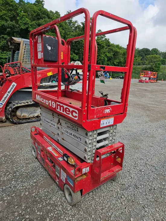 2019 MEC MICRO 19 Scissor Lift