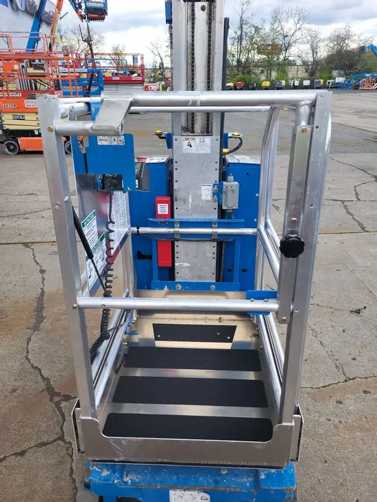 2016 Genie GR-20 Self-Propelled One-Person Lift