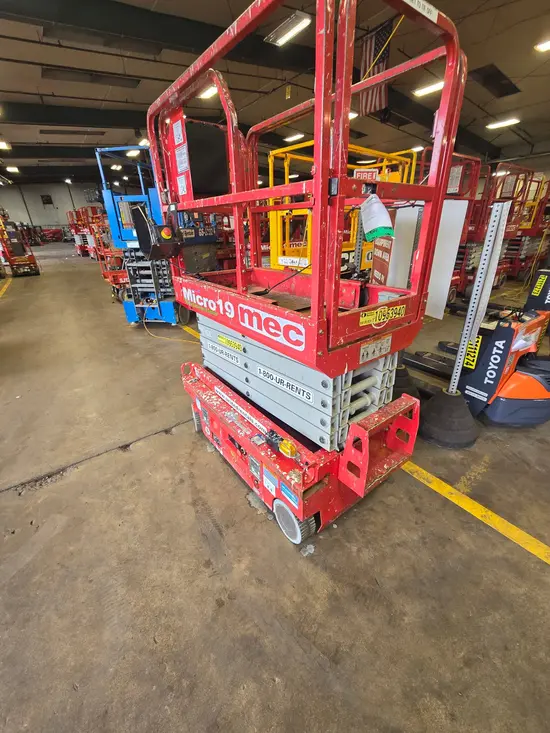 2019 MEC MICRO 19 Scissor Lift