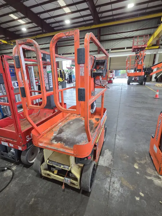 2019 JLG 1230ES Self-Propelled One-Person Lift