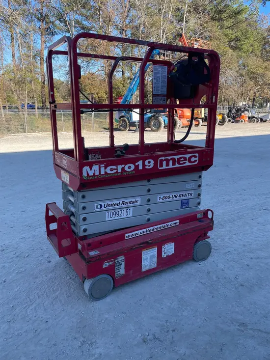 2018 MEC MICRO 19 Scissor Lift