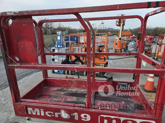 2018 MEC MICRO 19 Scissor Lift
