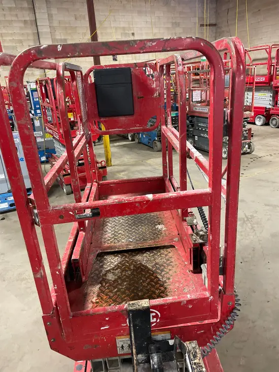 2019 MEC MICRO 19 Scissor Lift