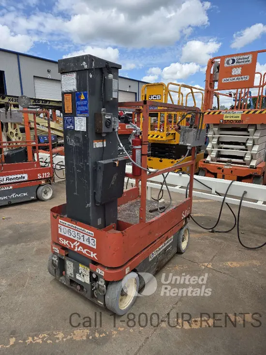 2017 Skyjack SJ16 Self-Propelled One-Person Lift