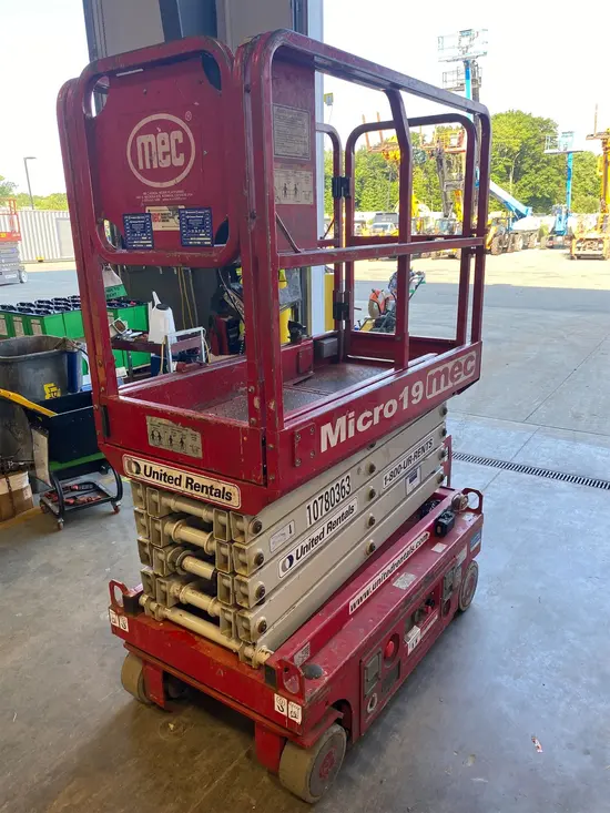 2018 MEC MICRO 19 Scissor Lift