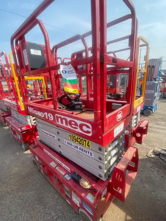 2019 MEC MICRO 19 Scissor Lift