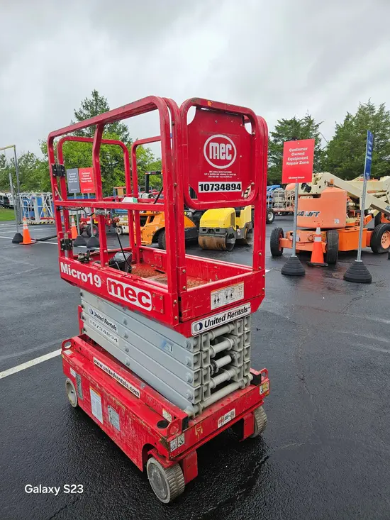 2018 MEC MICRO 19 Scissor Lift