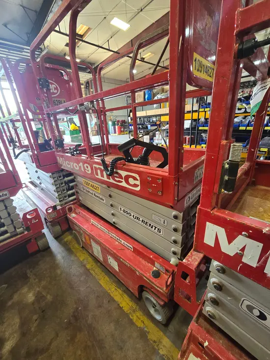 2019 MEC MICRO 19 Scissor Lift