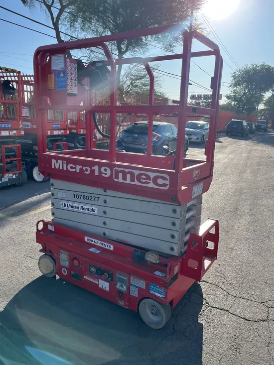 2018 MEC MICRO 19 Scissor Lift