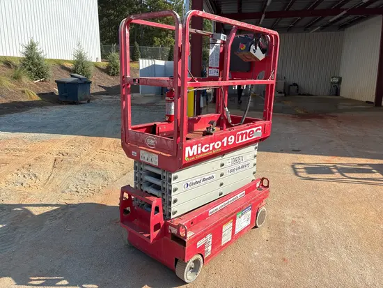 2019 MEC MICRO 19 Scissor Lift
