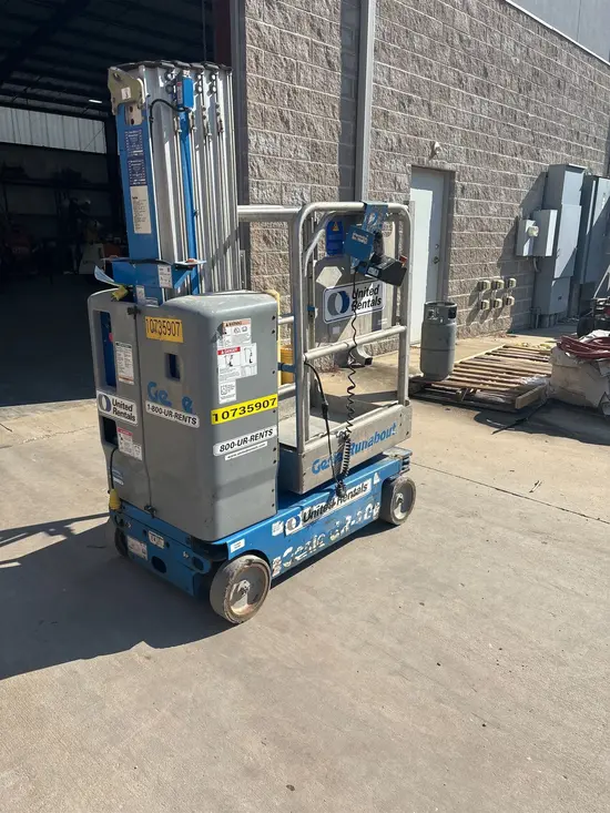 2018 Genie GR-20 Self-Propelled One-Person Lift