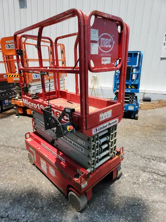 2019 MEC MICRO 19 Scissor Lift