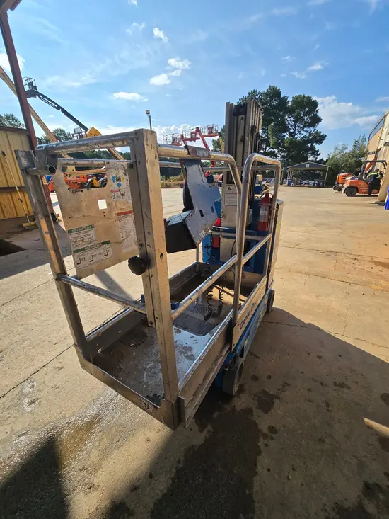 2018 Genie GR-20 Self-Propelled One-Person Lift