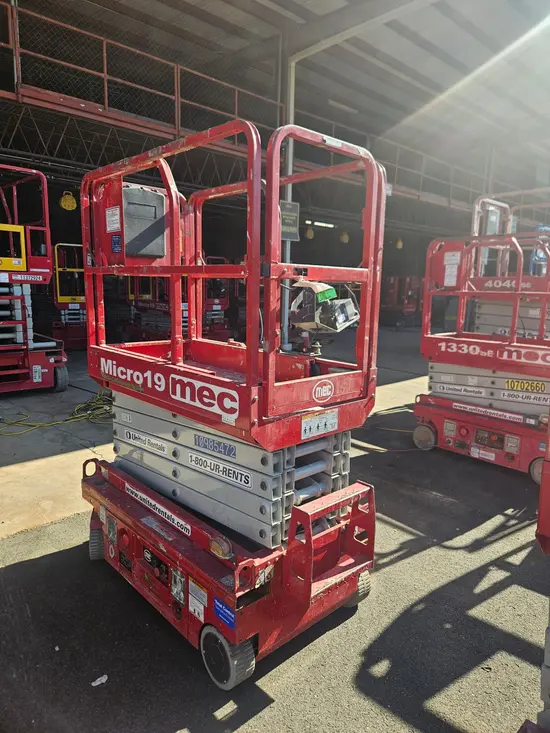 2019 MEC MICRO 19 Scissor Lift
