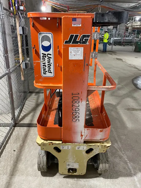 2018 JLG 1230ES Self-Propelled One-Person Lift