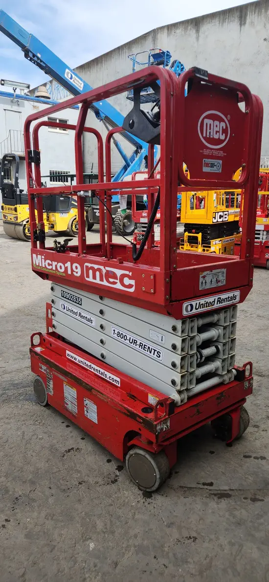 2019 MEC MICRO 19 Scissor Lift
