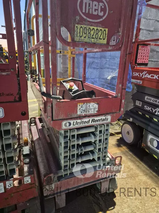 2019 MEC MICRO 19 Scissor Lift