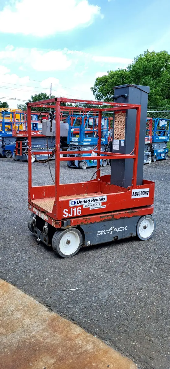2018 Skyjack SJ16 Self-Propelled One-Person Lift