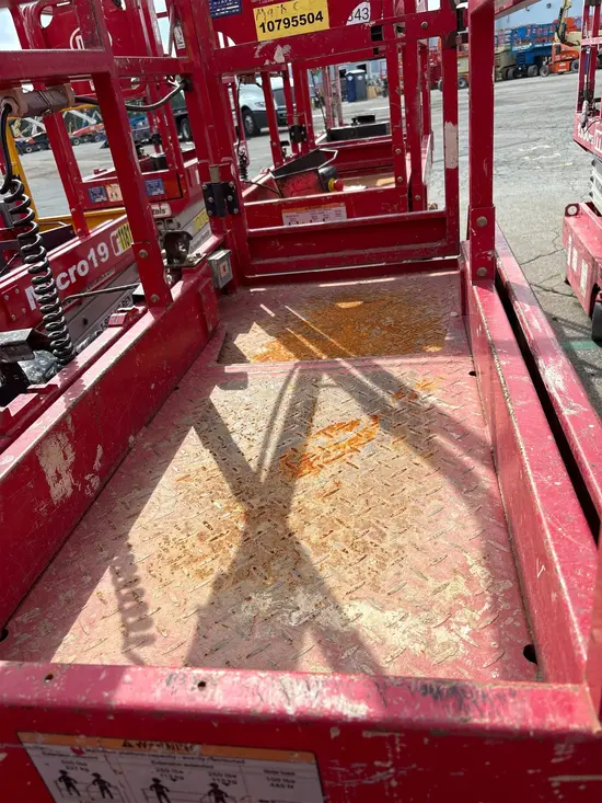 2018 MEC MICRO 19 Scissor Lift