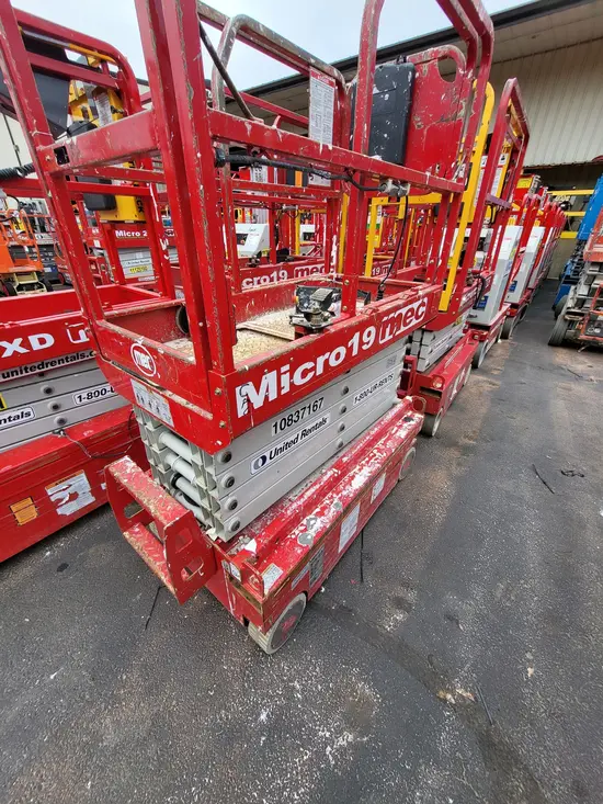 2018 MEC MICRO 19 Scissor Lift
