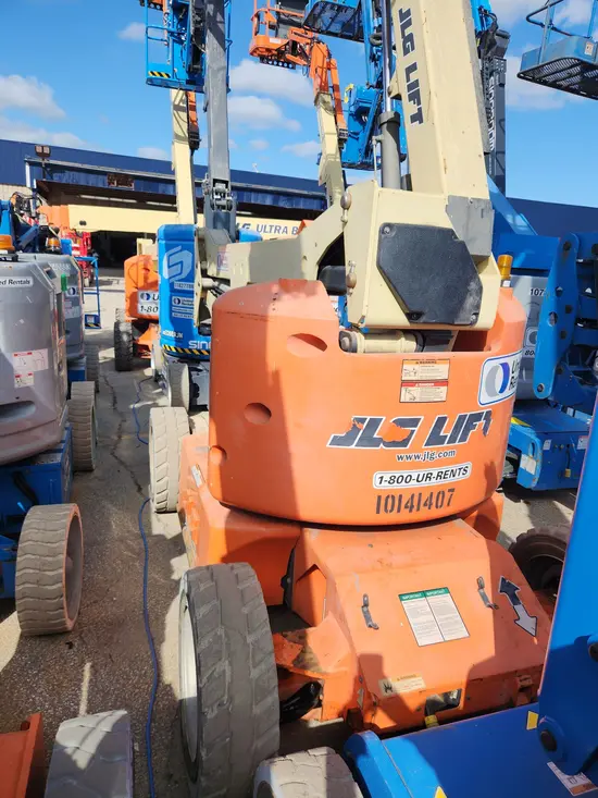 2013 JLG E450AJ Articulating Boom Lift