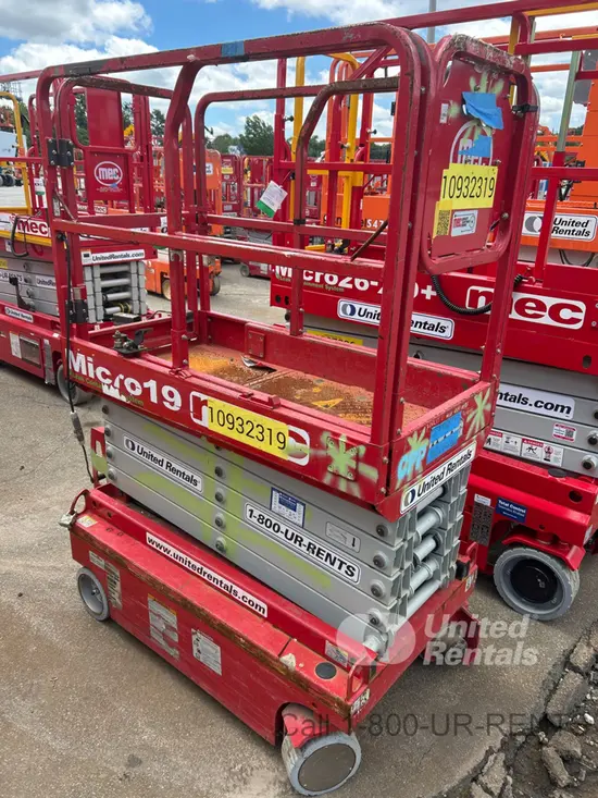 2019 MEC MICRO 19 Scissor Lift