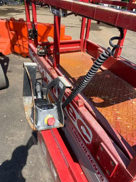 2019 MEC MICRO 19 Scissor Lift