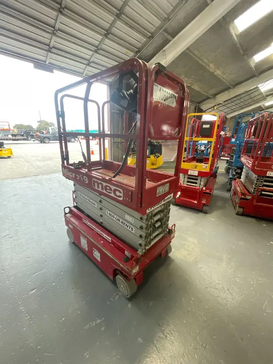 2018 MEC MICRO 19 Scissor Lift