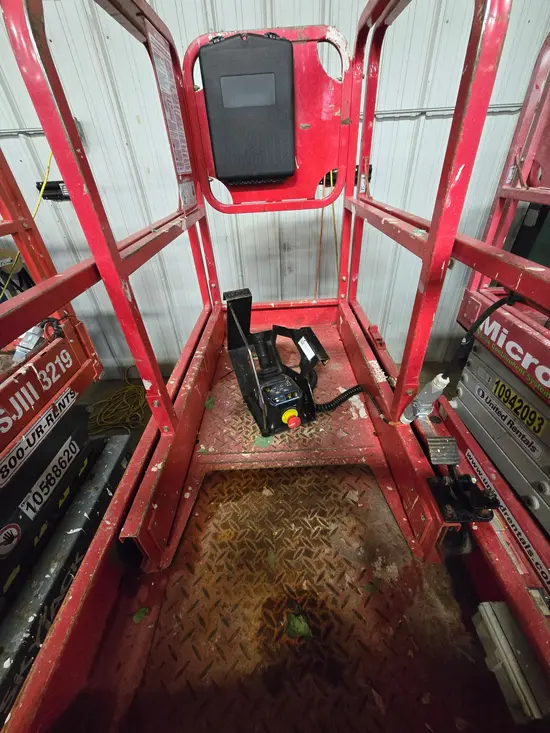 2019 MEC MICRO 19 Scissor Lift
