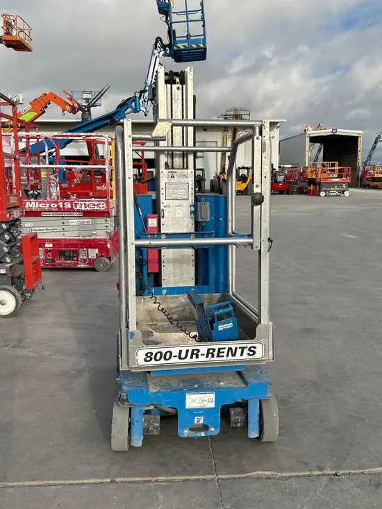 2018 Genie GR-20 Self-Propelled One-Person Lift