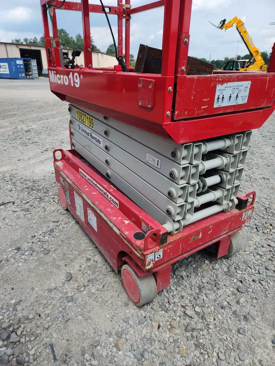 2018 MEC MICRO 19 Scissor Lift