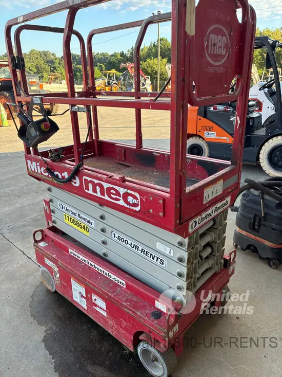 2020 MEC MICRO 19 Scissor Lift